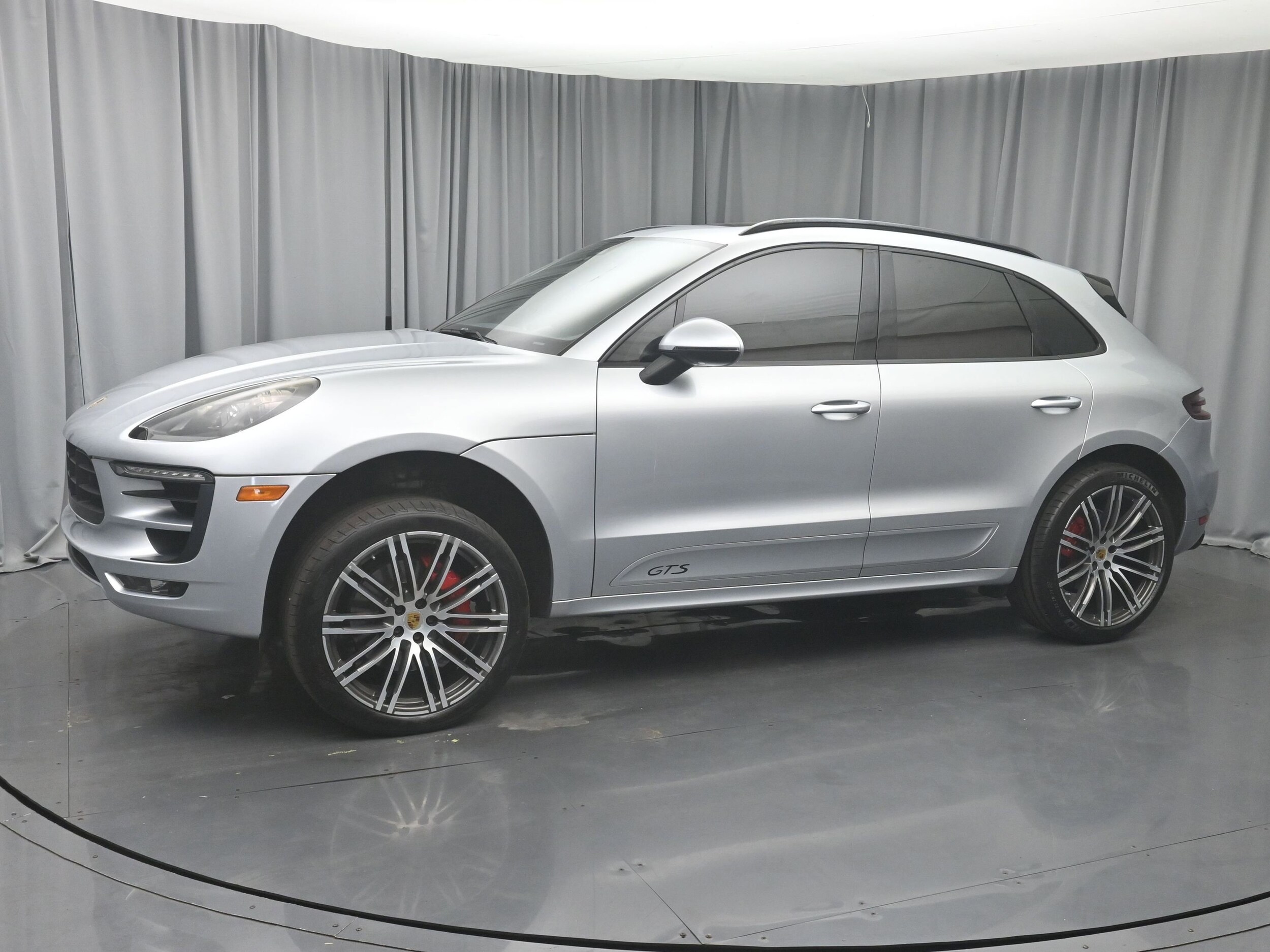 2018 Porsche Macan GTS photo 2