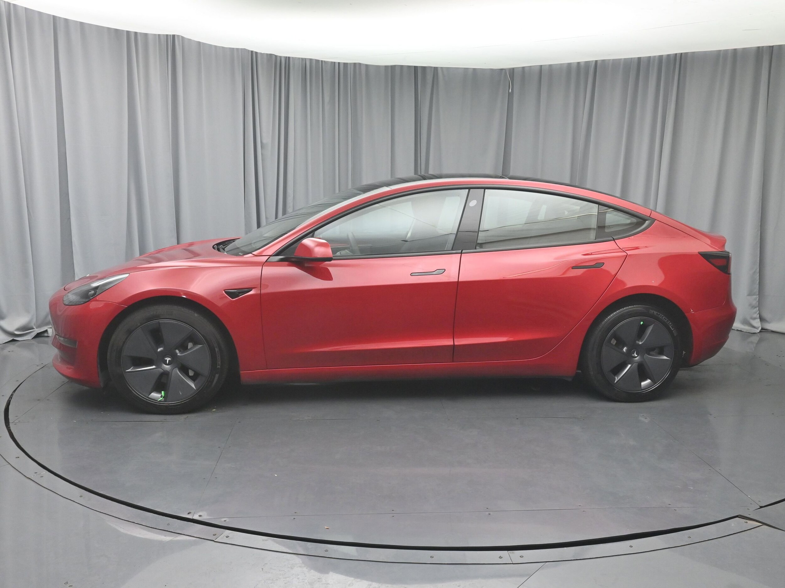 2023 Tesla Model 3 photo 3