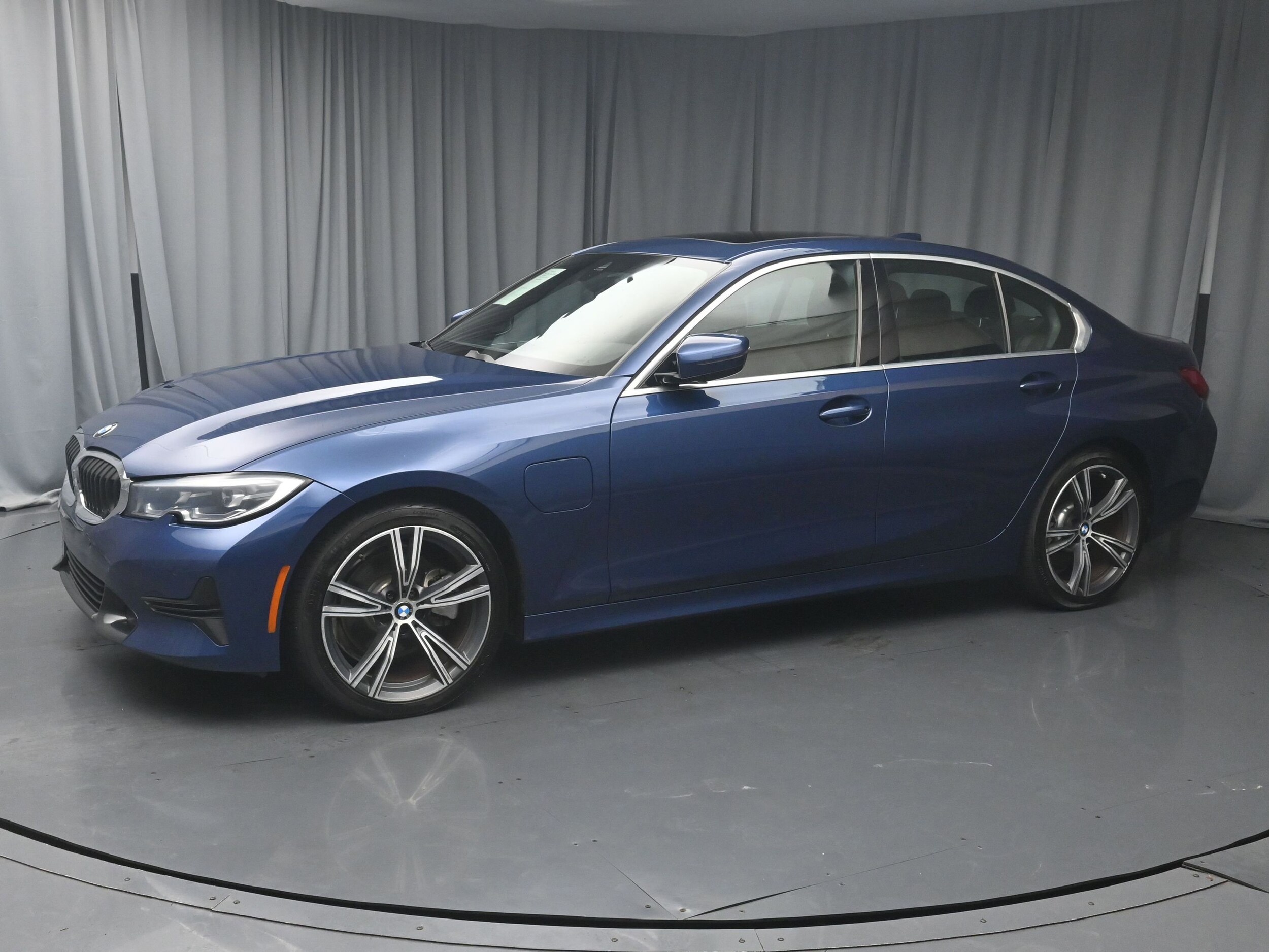 2021 Bmw 330e photo 2