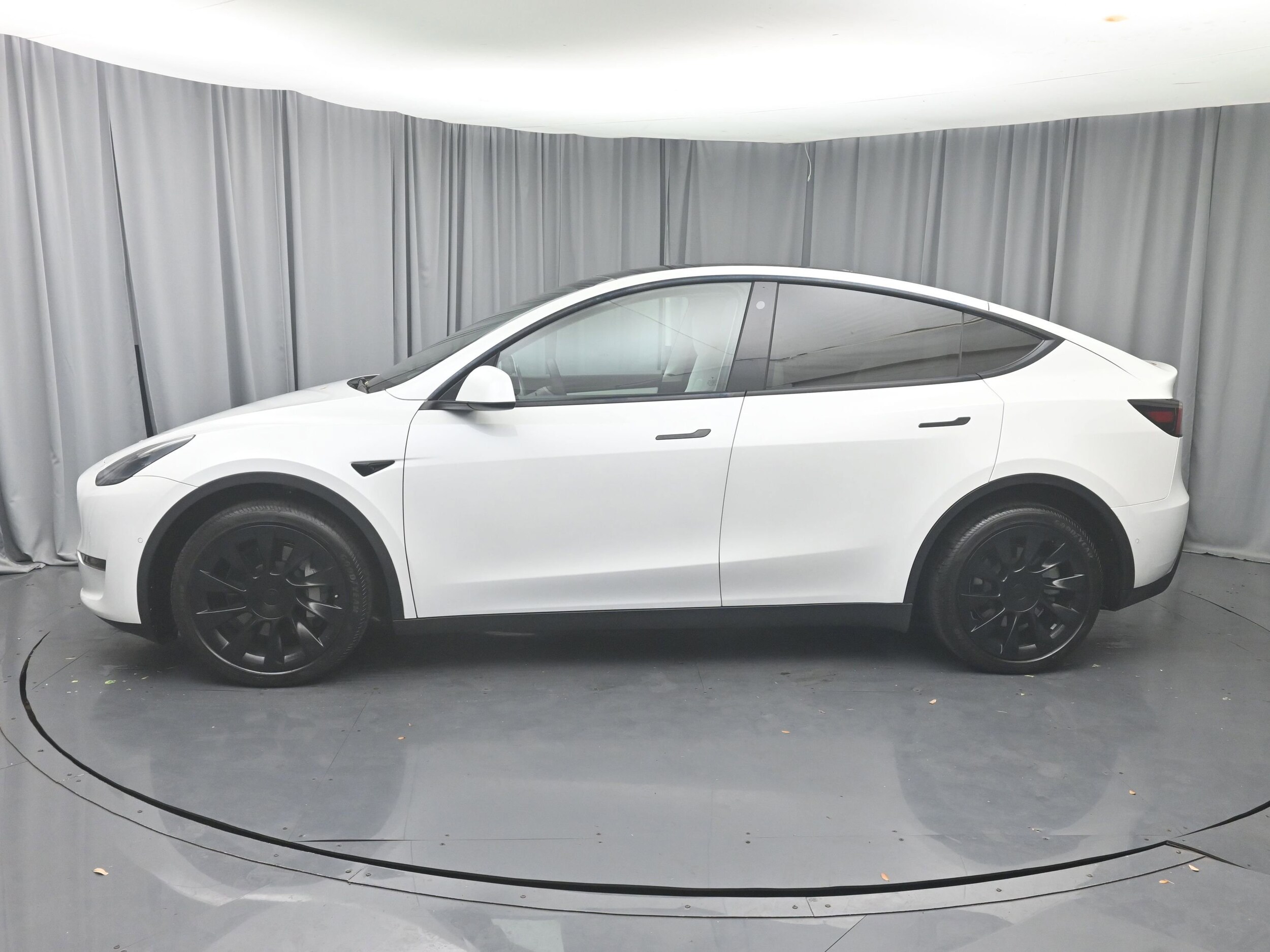 2022 Tesla Model Y Long Range photo 2