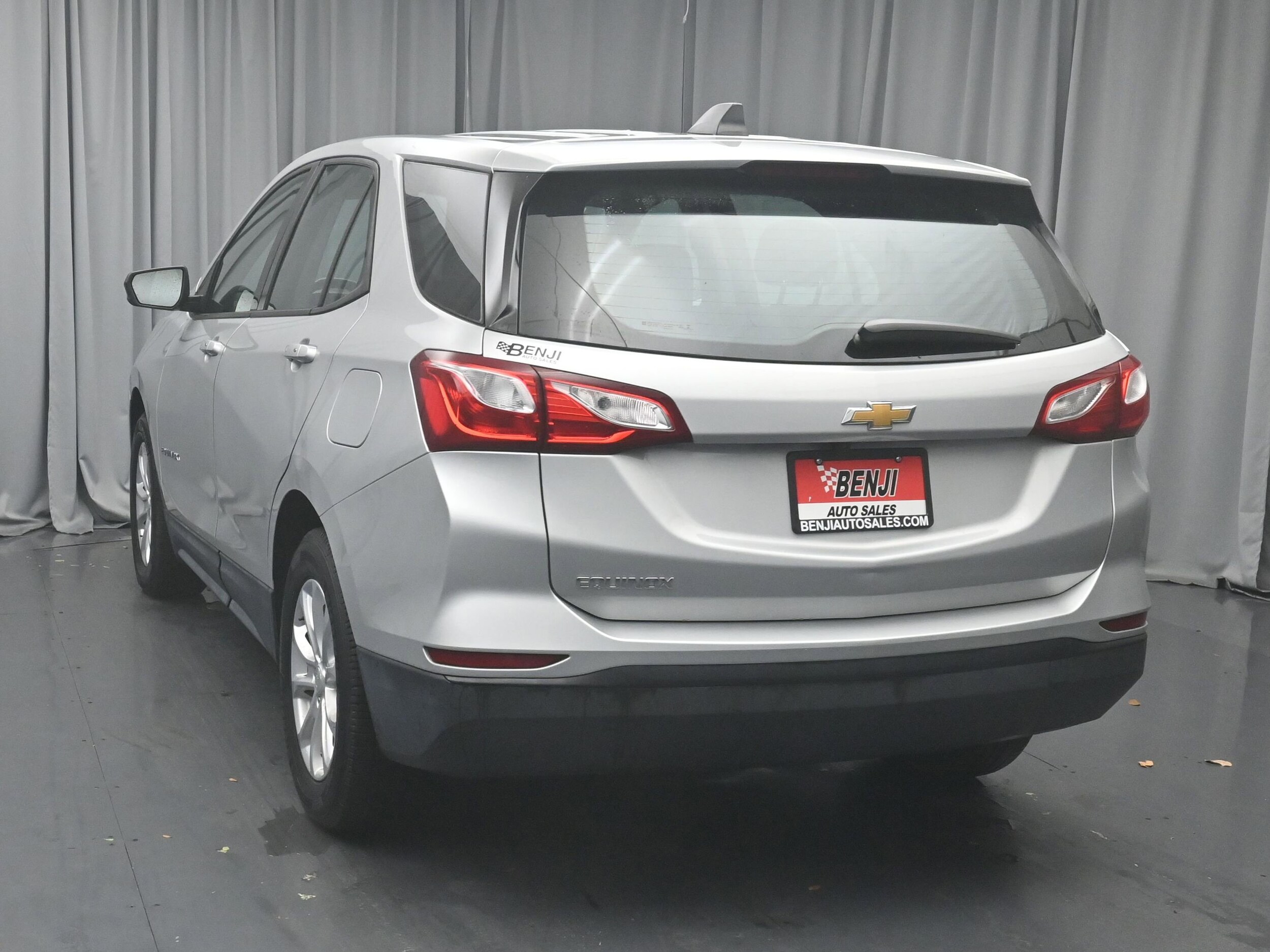 2019 Chevrolet Equinox LS photo 3