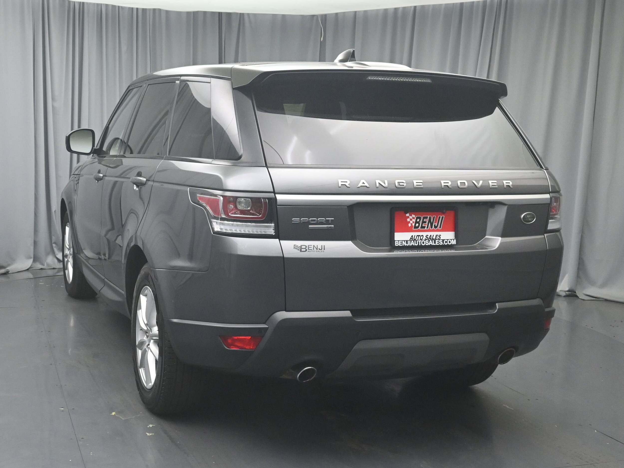 2017 Land Rover Range Rover Sport SE photo 4