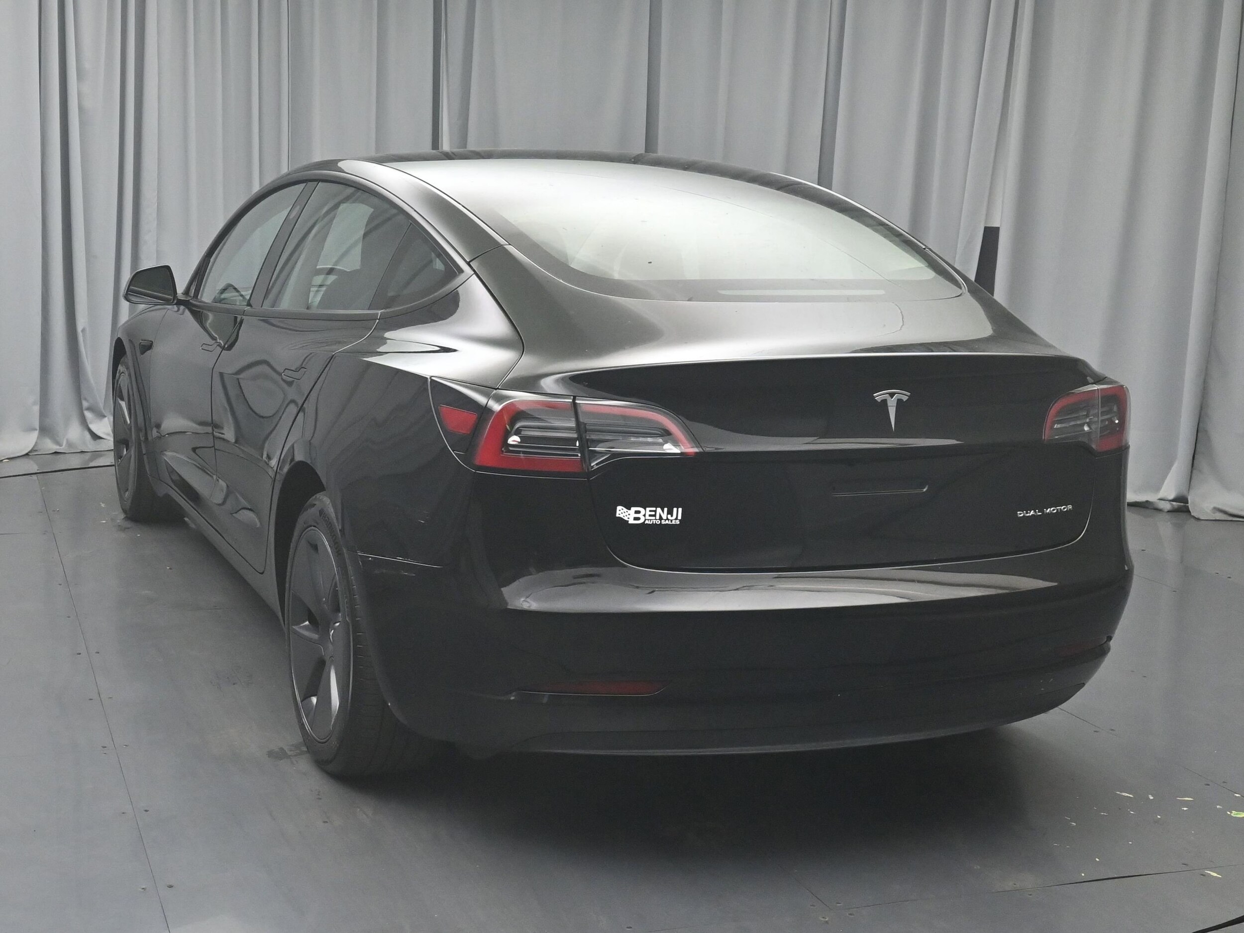 2023 Tesla Model 3 Long Range photo 3