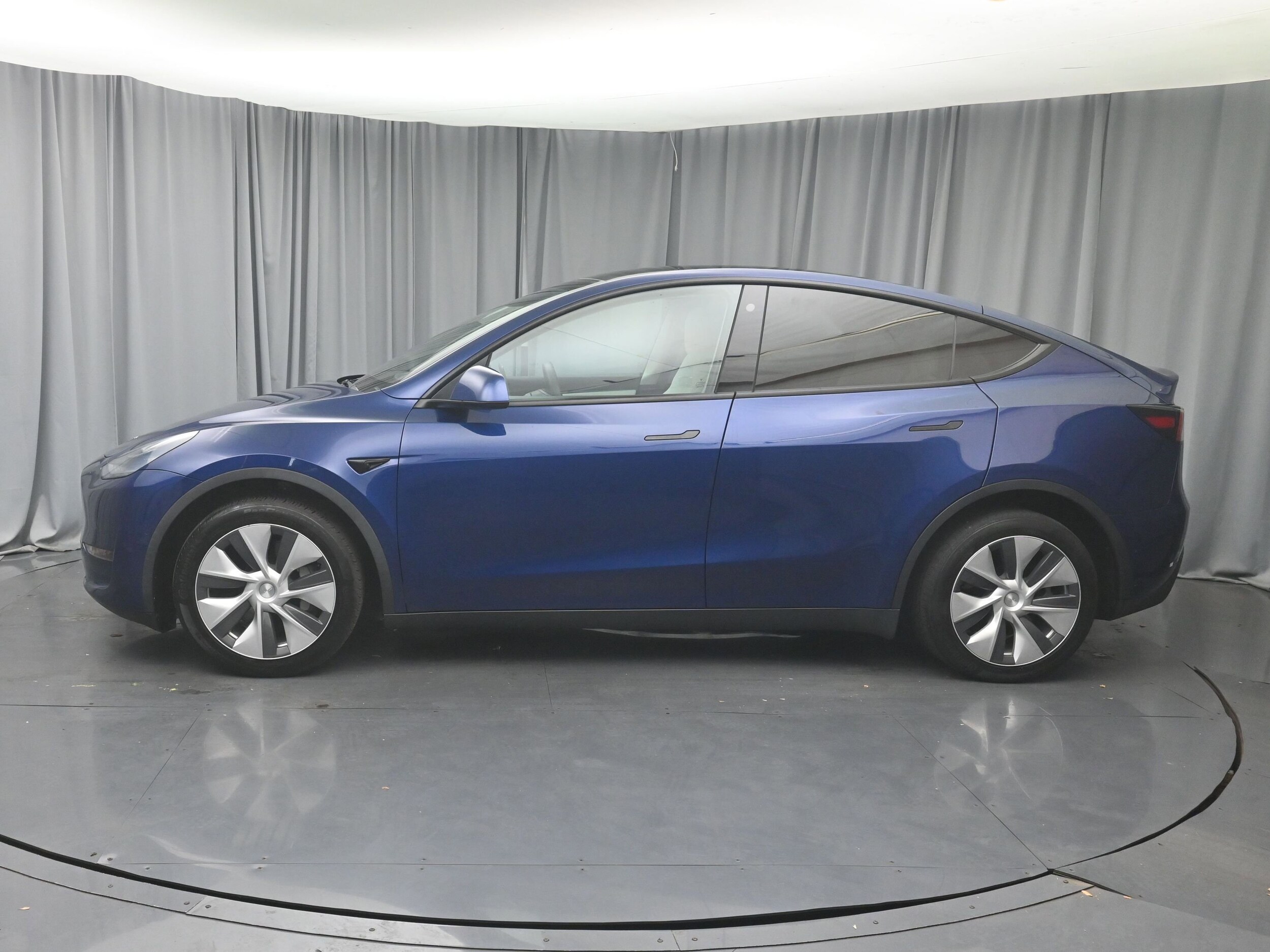 2021 Tesla Model Y Long Range photo 3
