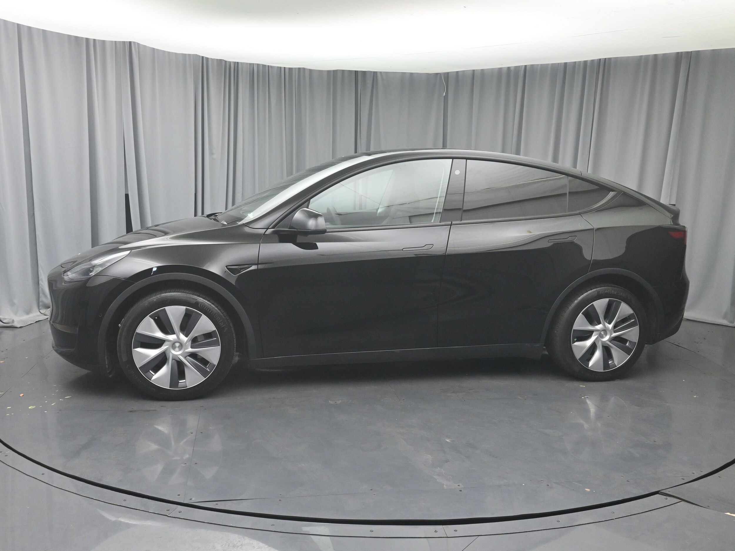 2021 Tesla Model Y Long Range photo 2