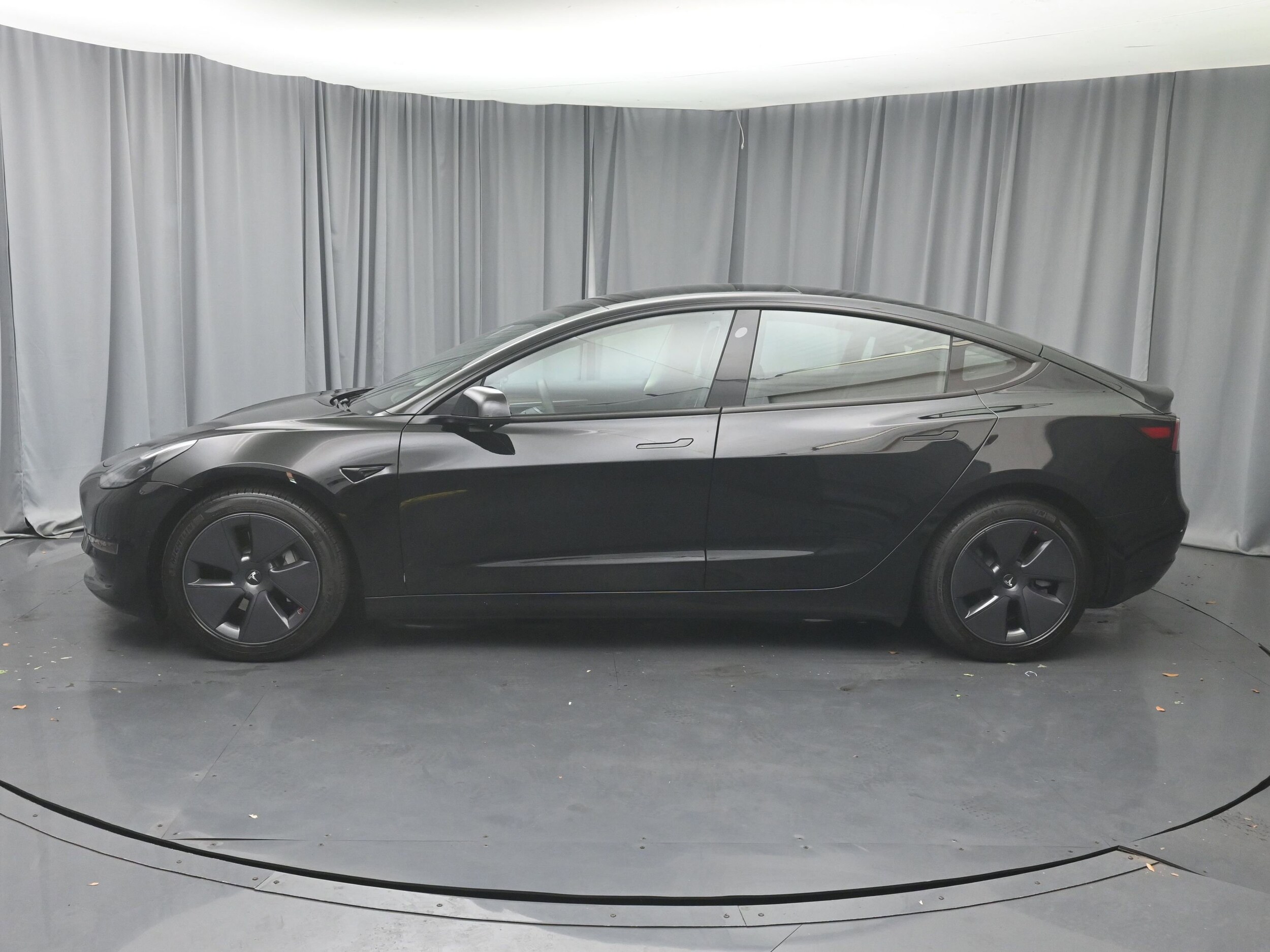 2021 Tesla Model 3 Long Range photo 3