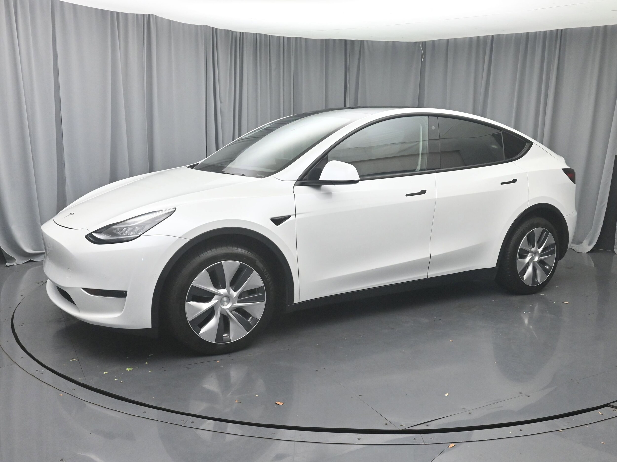 2021 Tesla Model Y Long Range photo 2