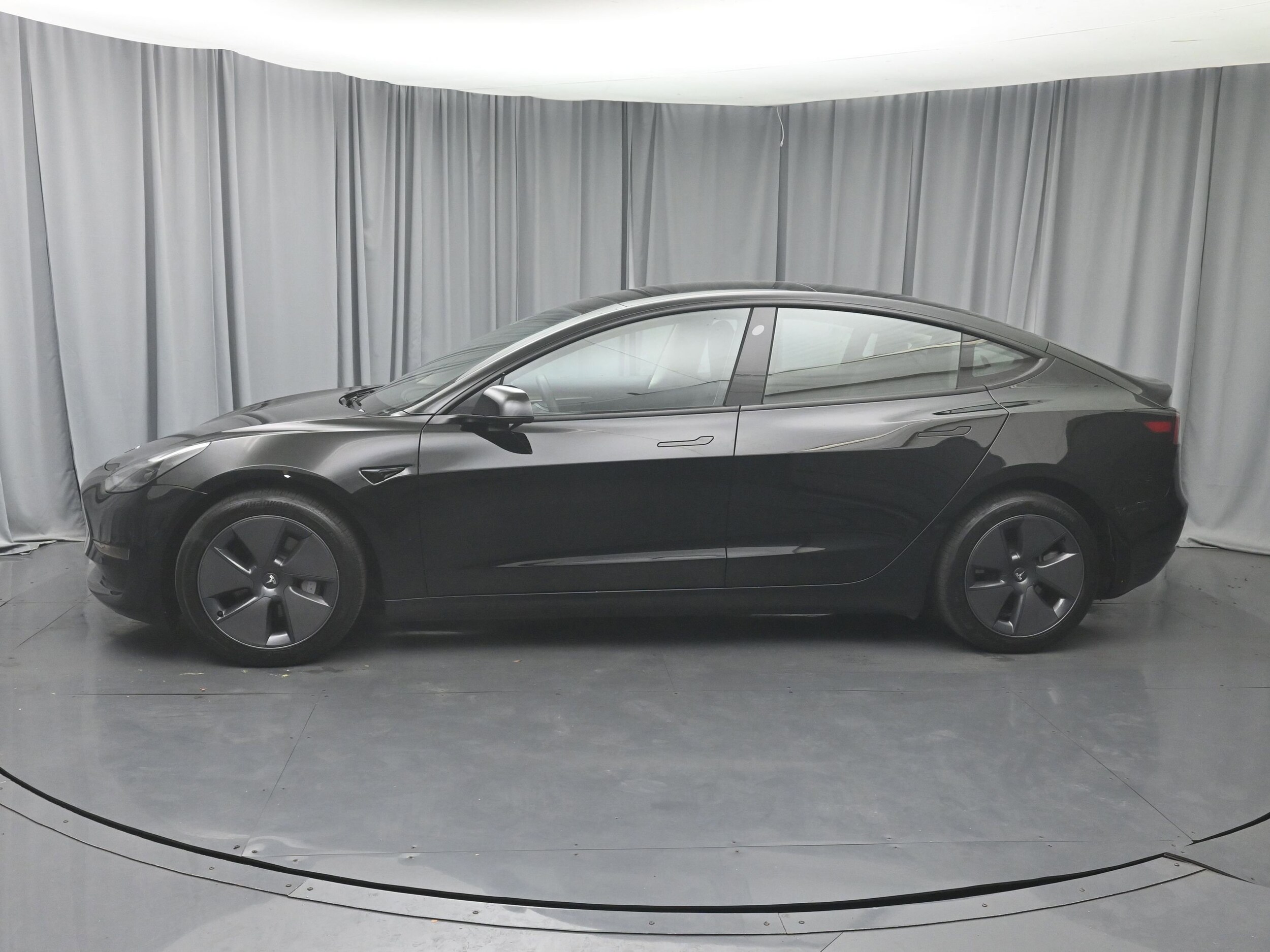 2023 Tesla Model 3 Long Range photo 2