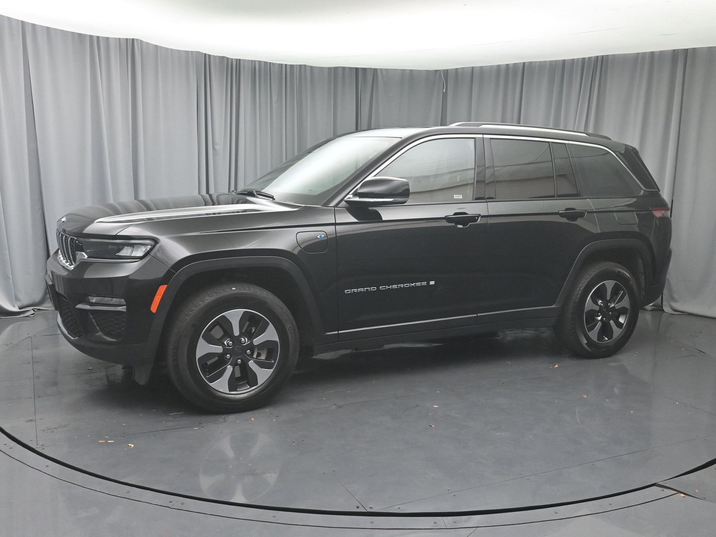2023 Jeep Cherokee 4xe photo 2