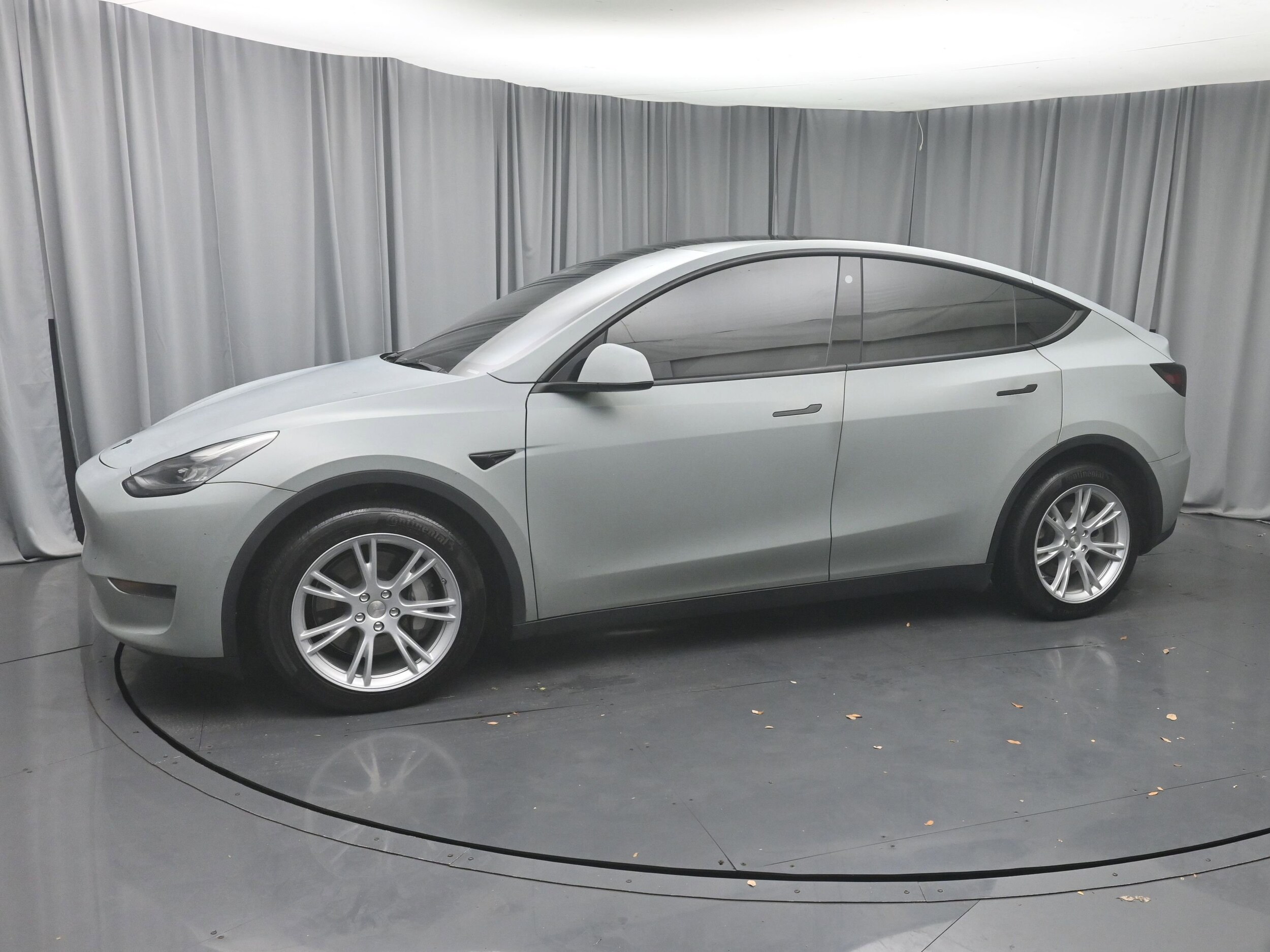 2022 Tesla Model Y Long Range photo 2