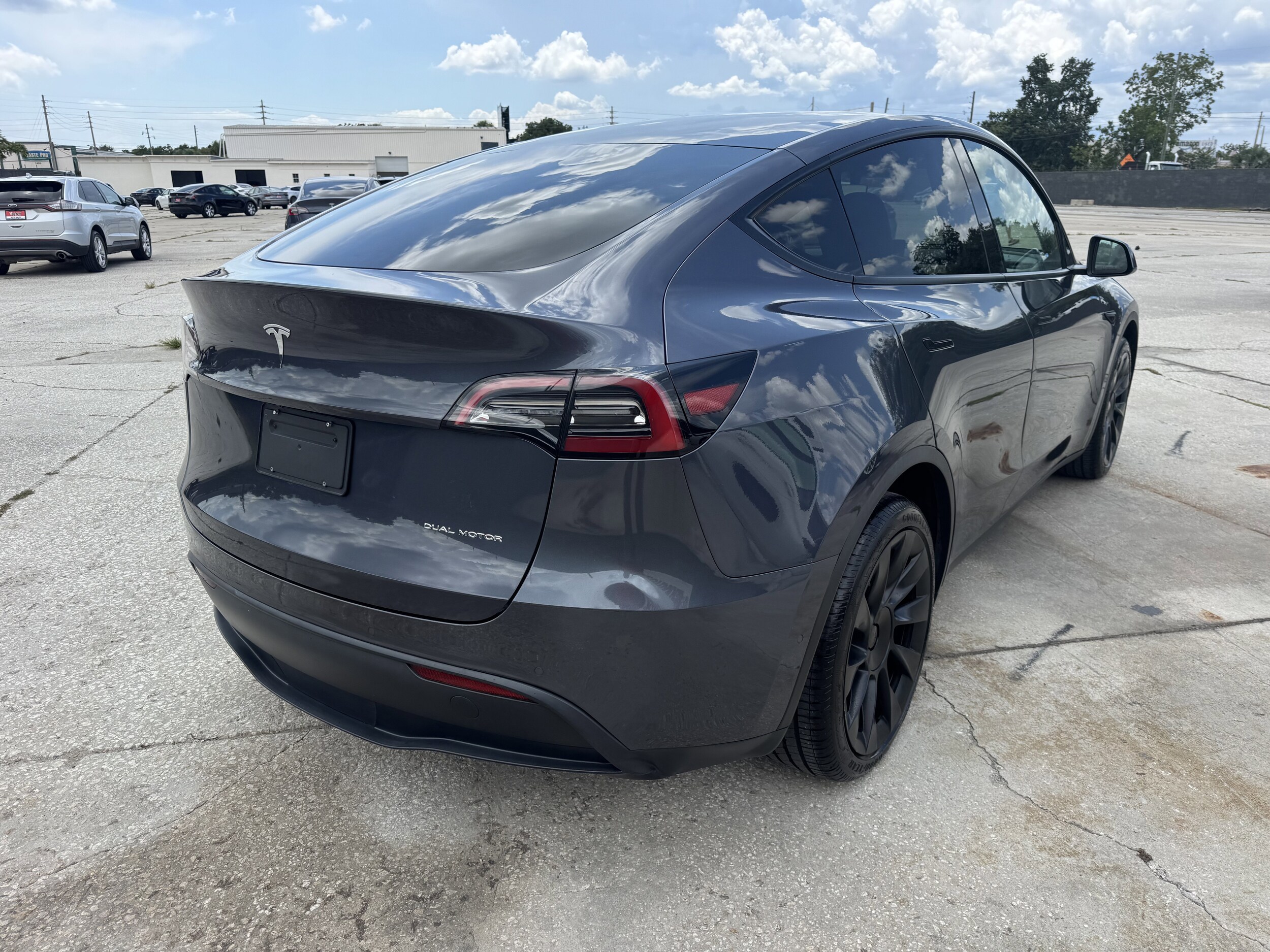 2022 Tesla Model Y Long Range photo 4
