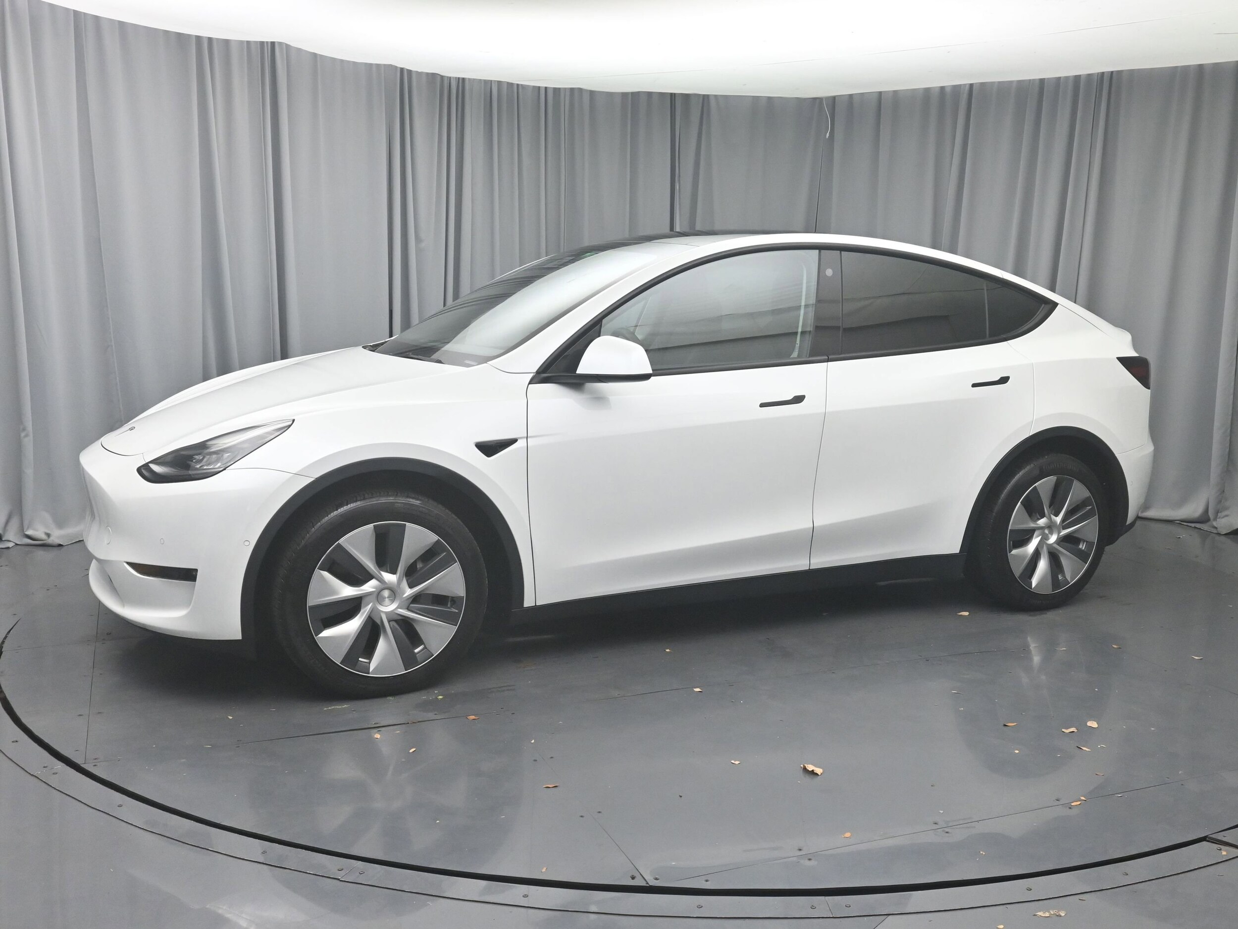 2022 Tesla Model Y Long Range photo 2