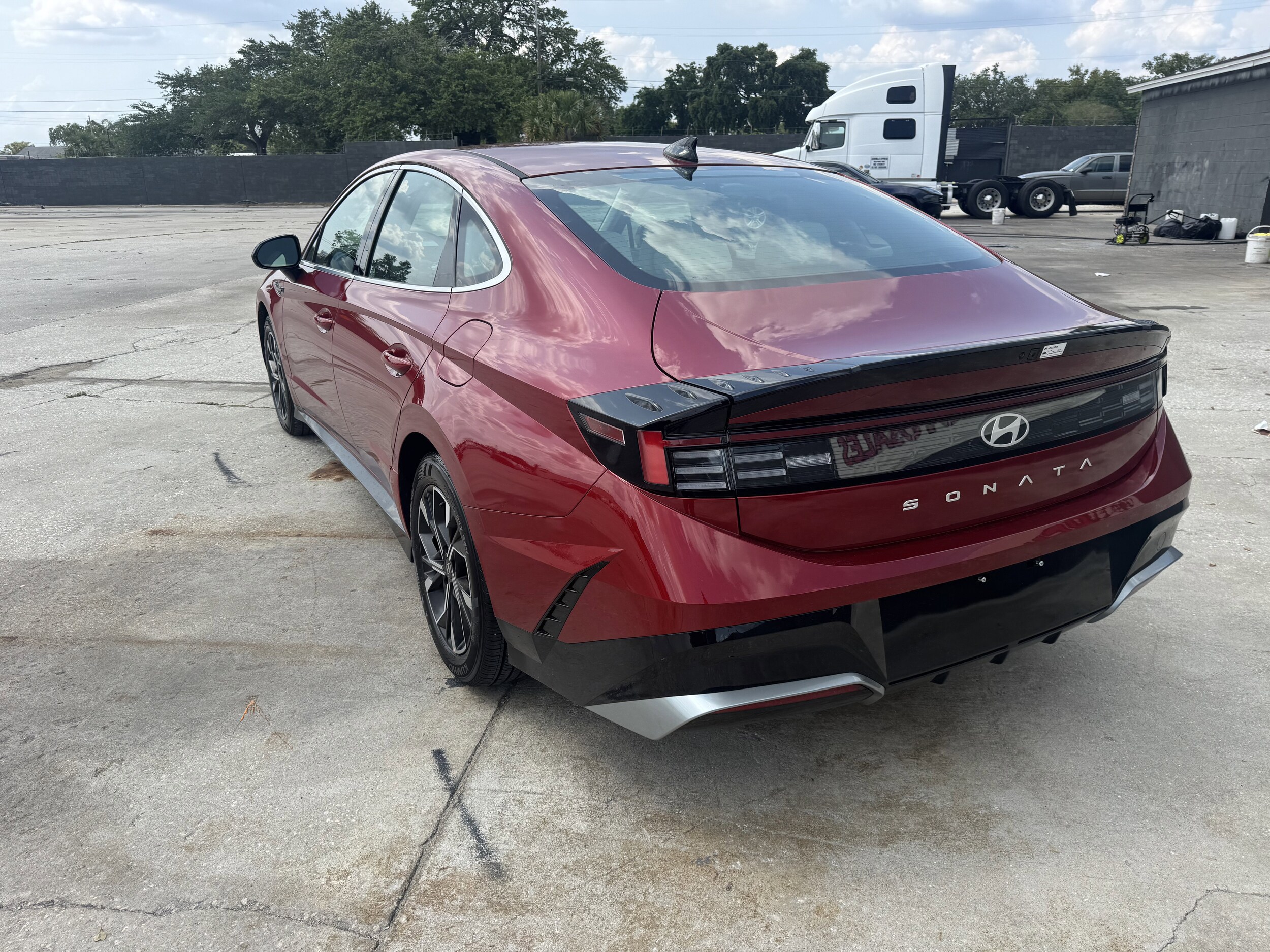 2025 Hyundai Sonata SEL photo 3