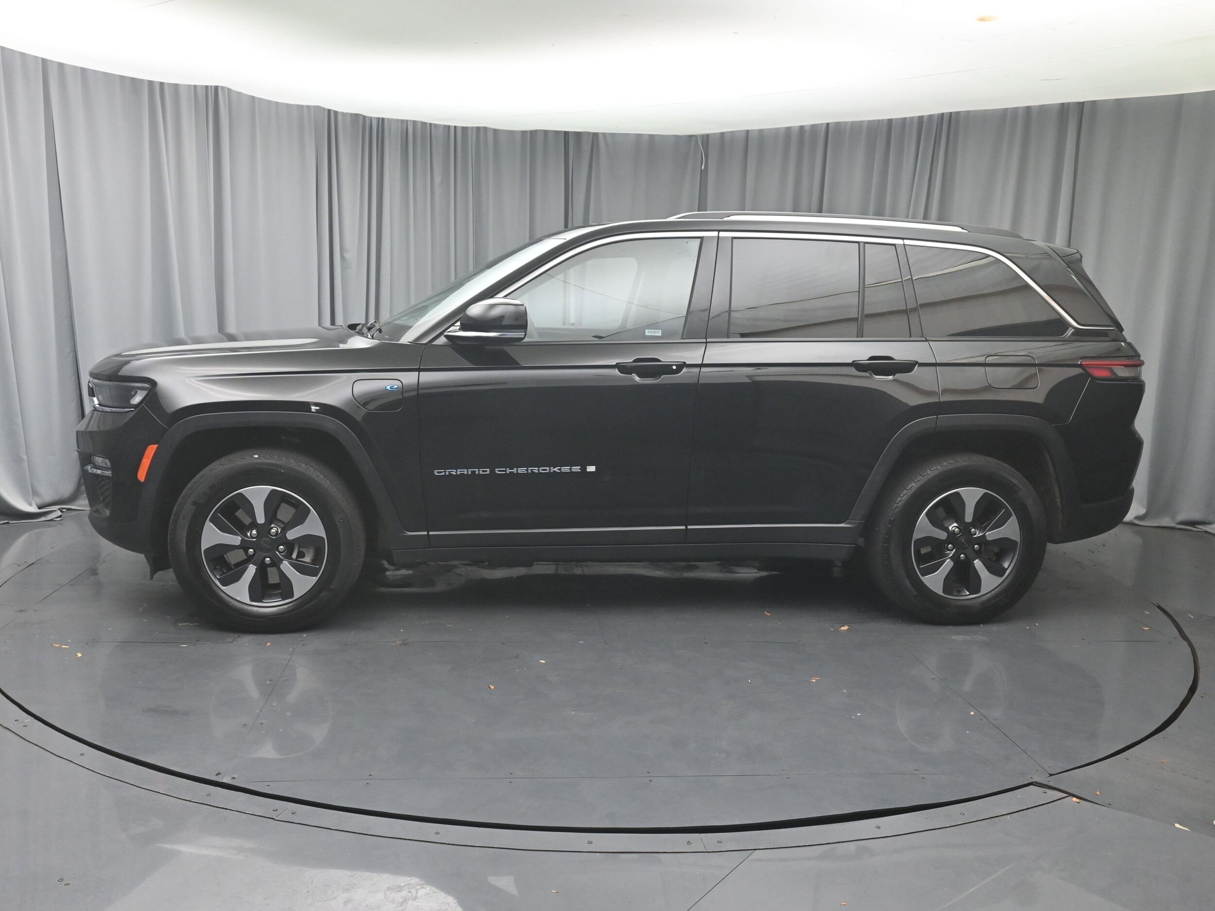 2023 Jeep Cherokee 4xe photo 3
