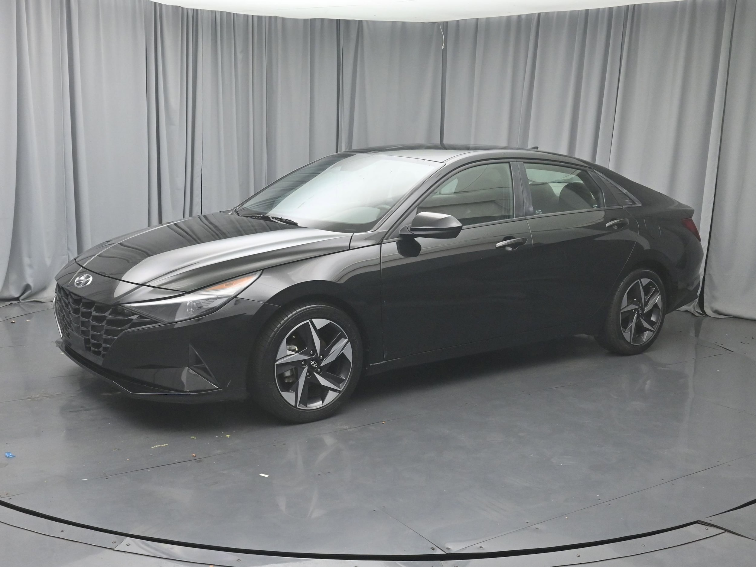 2023 Hyundai Elantra SEL photo 2