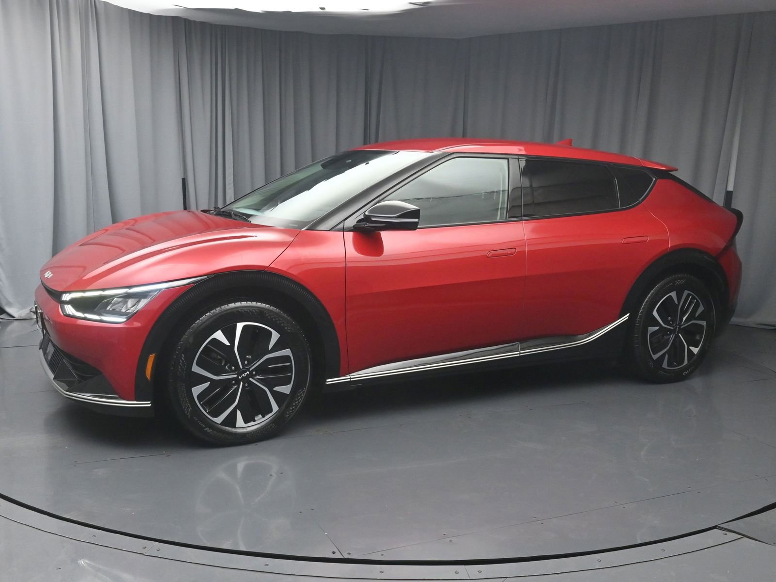 2022 Kia EV6 Wind photo 2