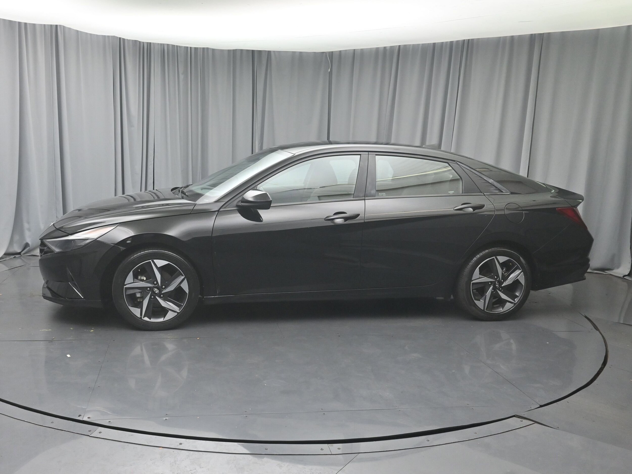 2023 Hyundai Elantra SEL photo 3