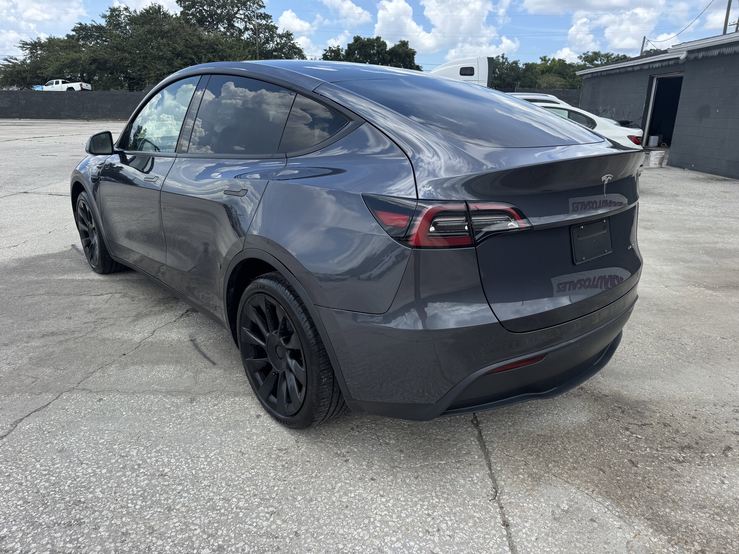 2022 Tesla Model Y Long Range photo 3