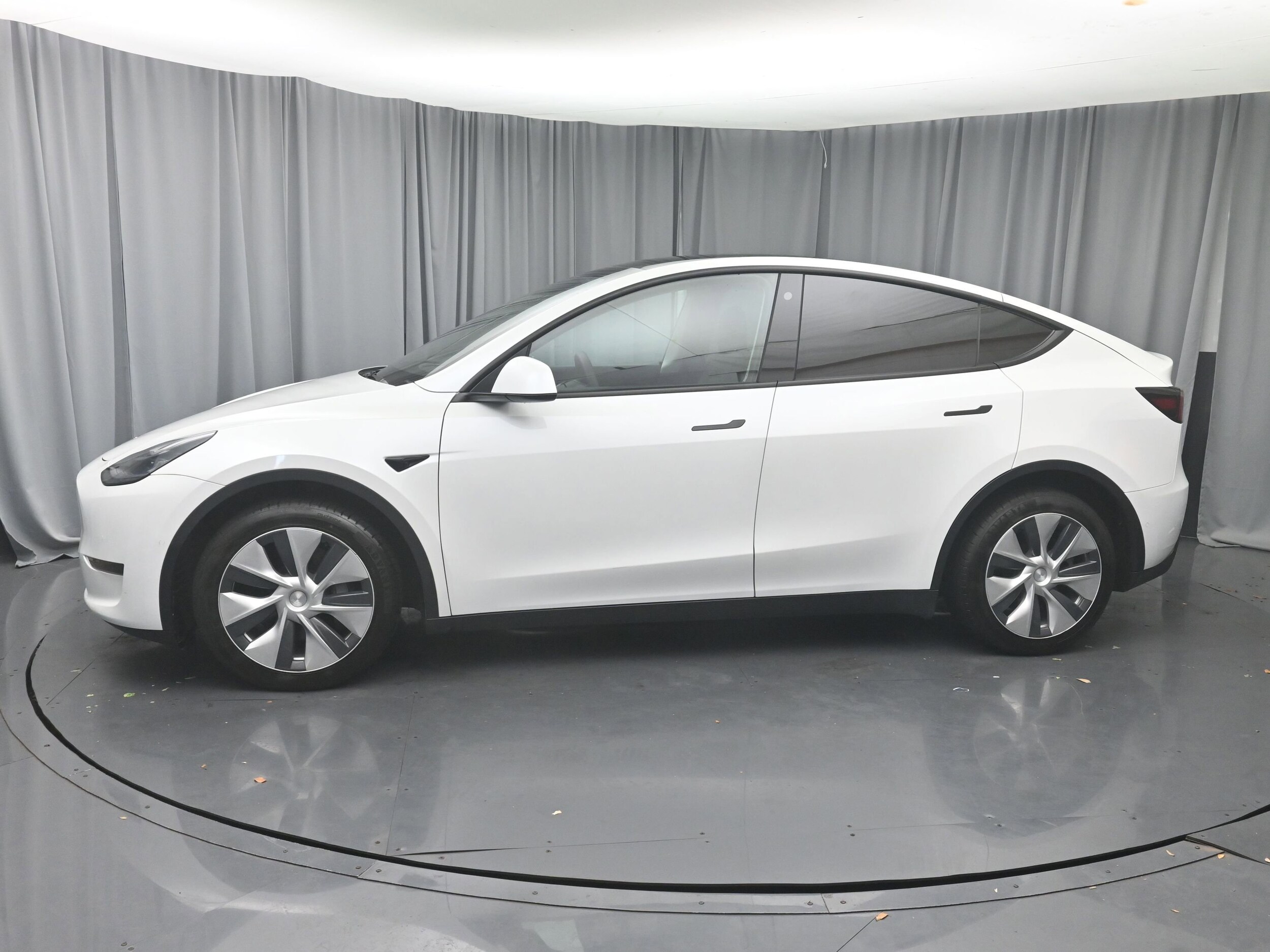 2021 Tesla Model Y Long Range photo 3