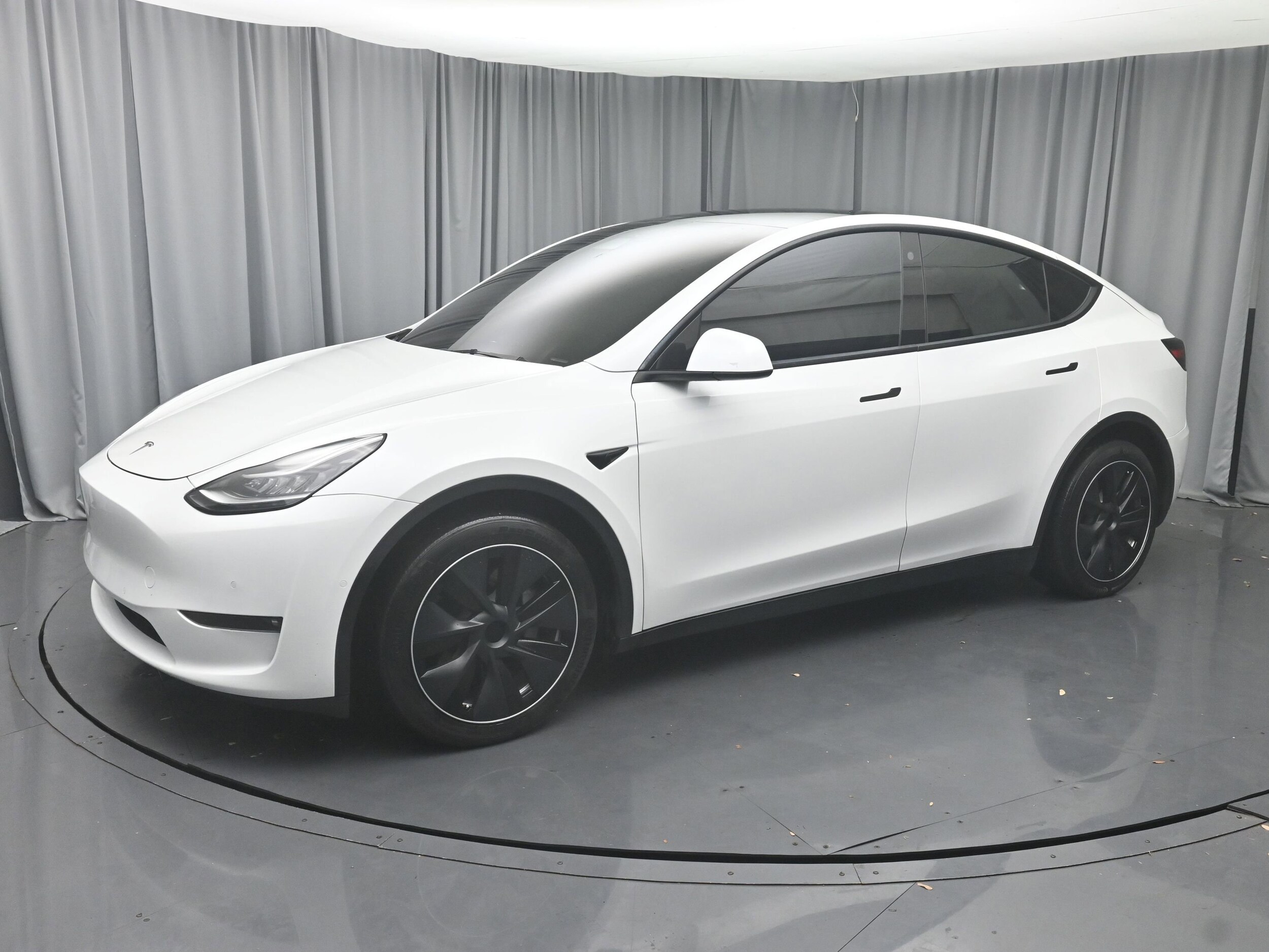 2022 Tesla Model Y Long Range photo 2