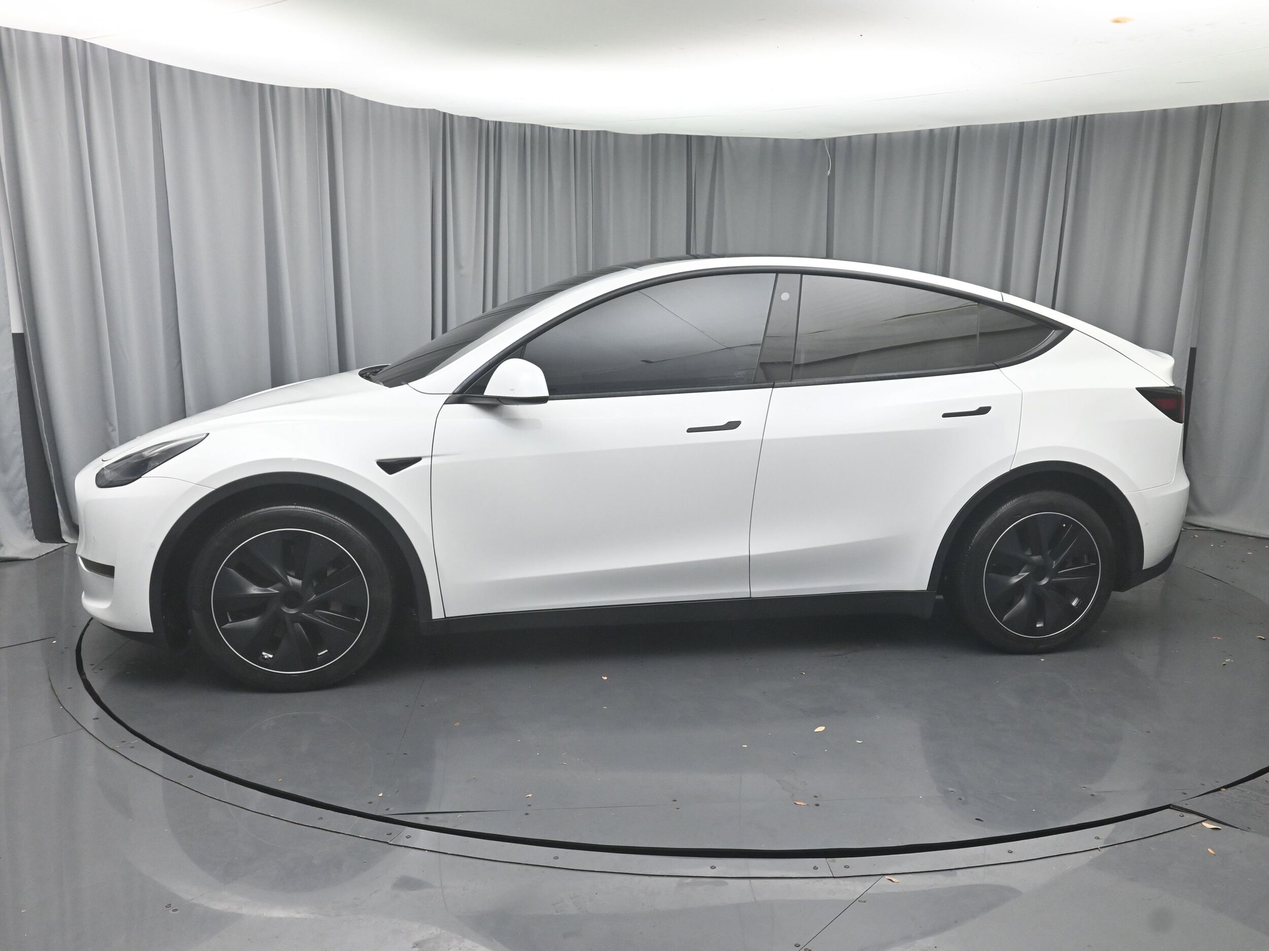 2022 Tesla Model Y Long Range photo 3
