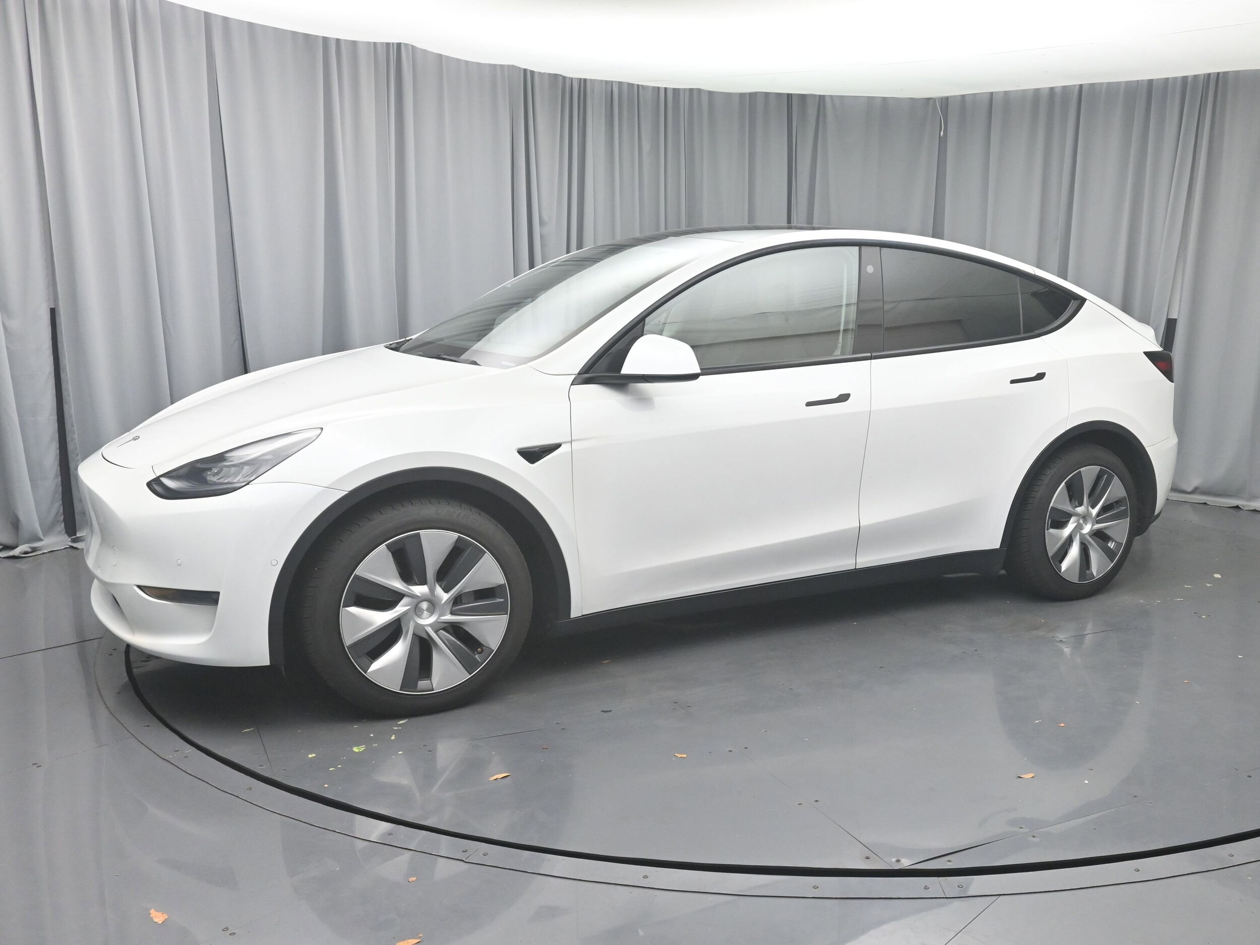 2021 Tesla Model Y Long Range photo 2
