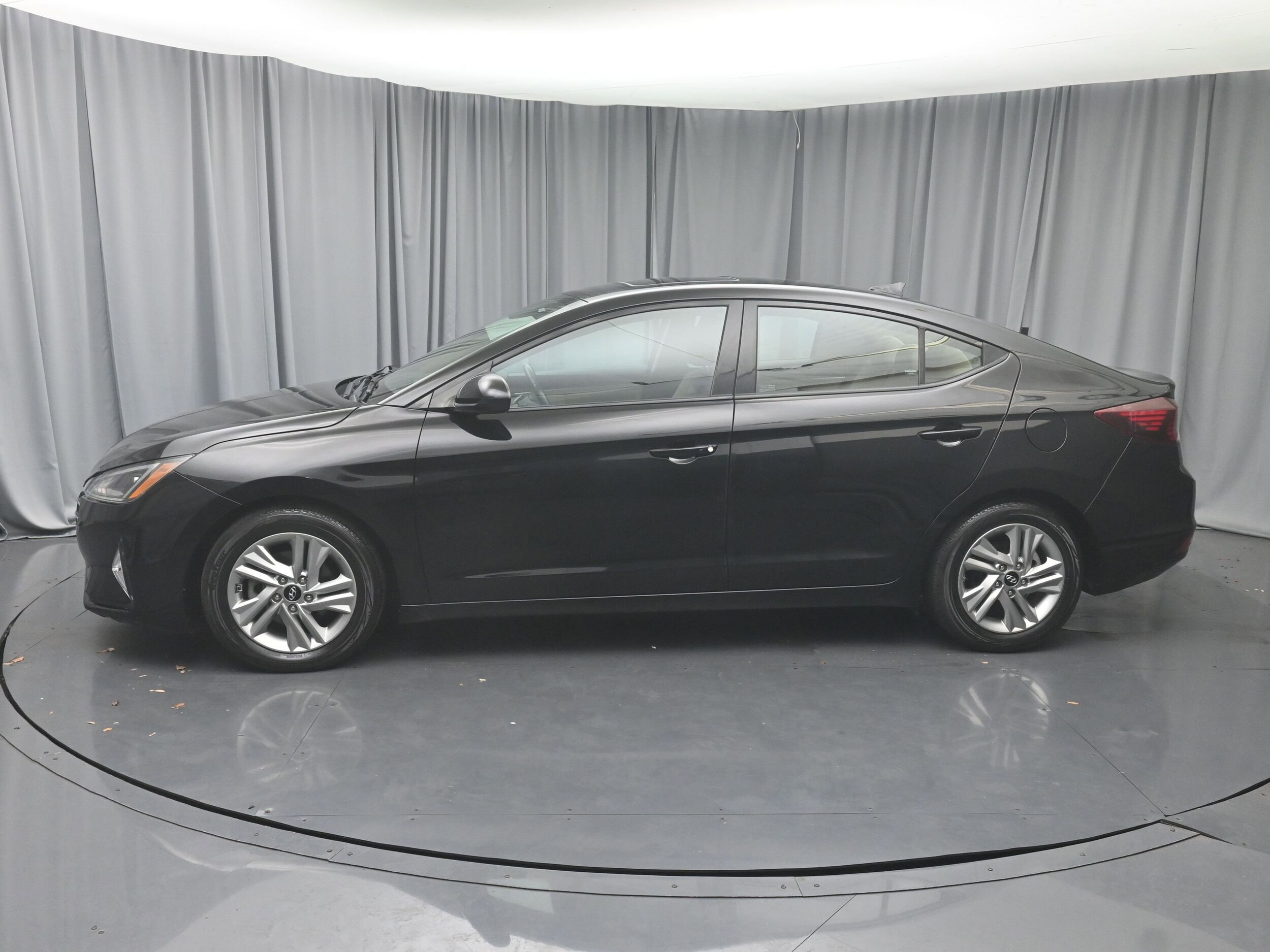 2020 Hyundai Elantra Value Edition photo 3