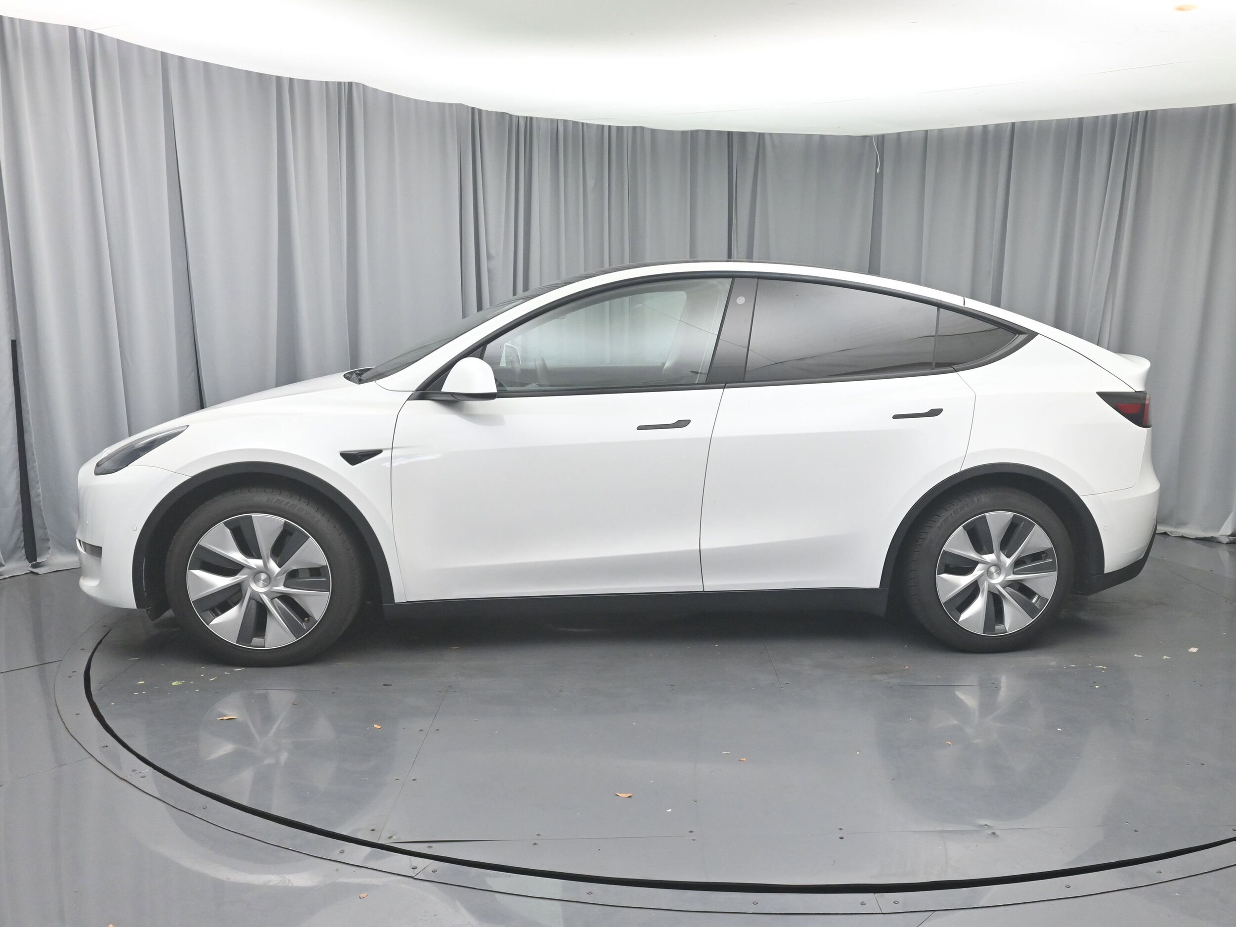 2021 Tesla Model Y Long Range photo 3