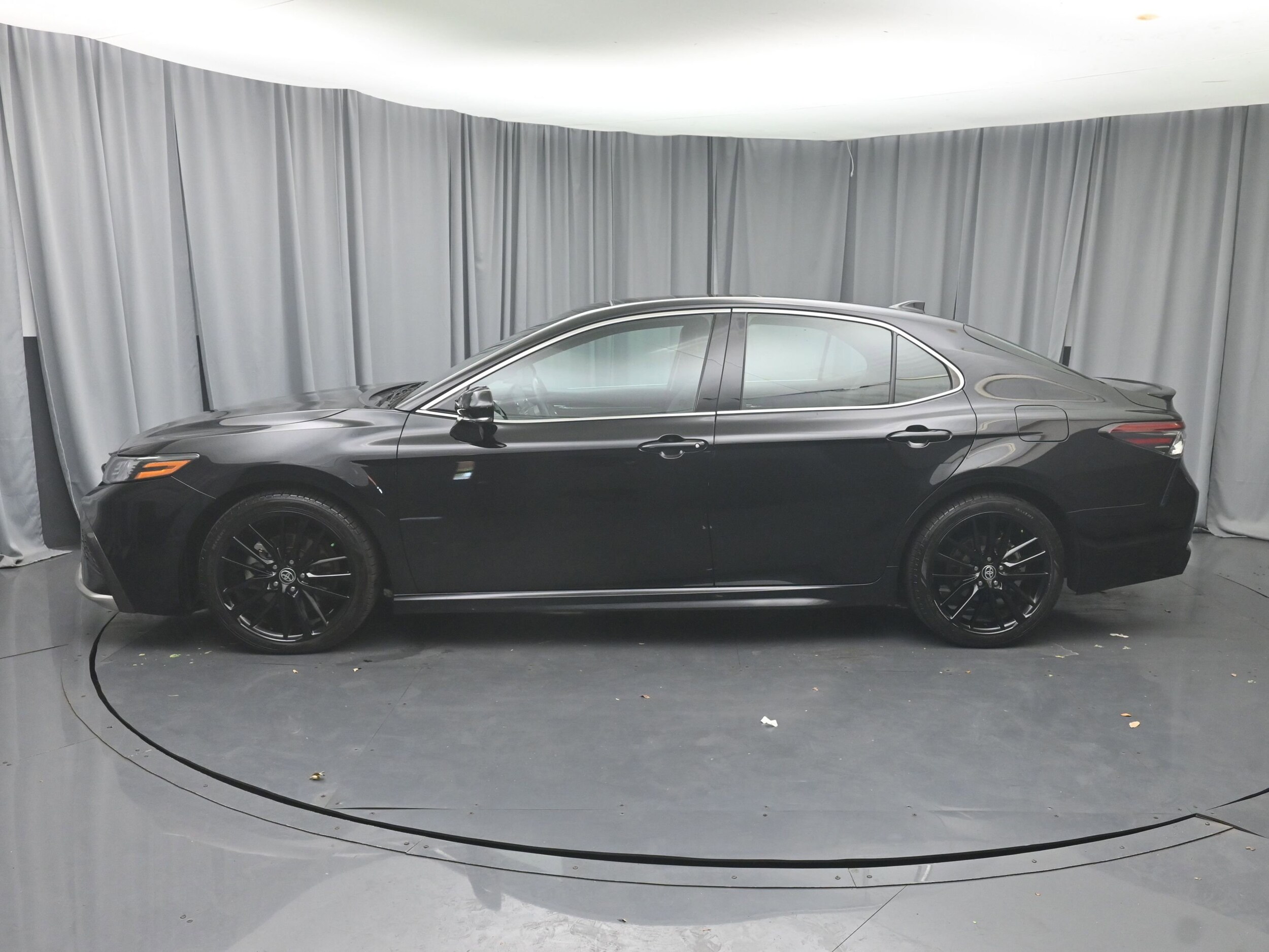 2021 Toyota Camry XSE photo 3
