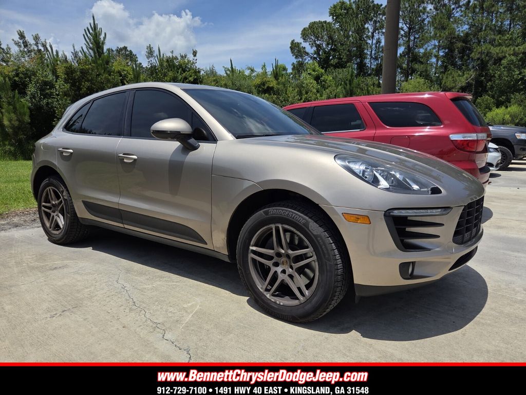2017 Porsche Macan -'s photo