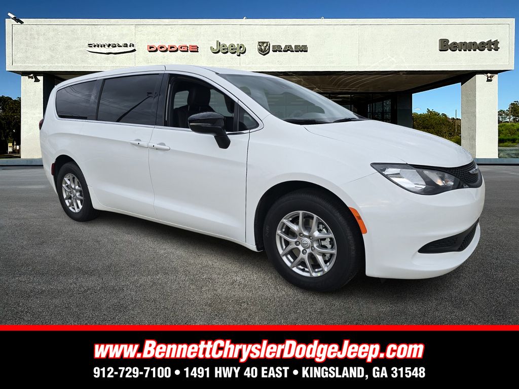 2026 Chrysler Voyager LX's photo