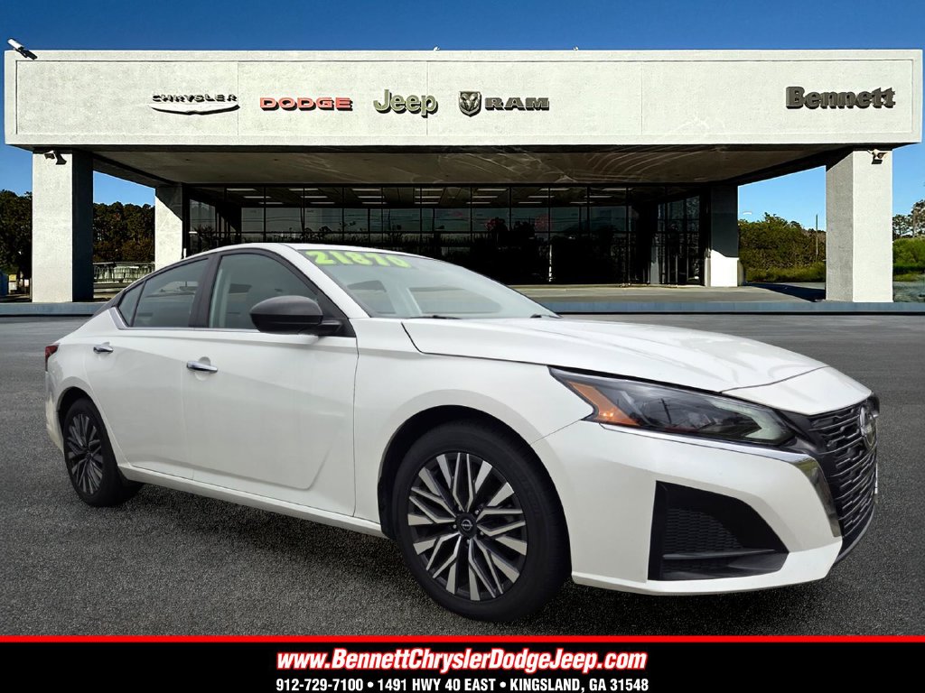 Used 2024 Nissan Altima 2.5 SV Sedan