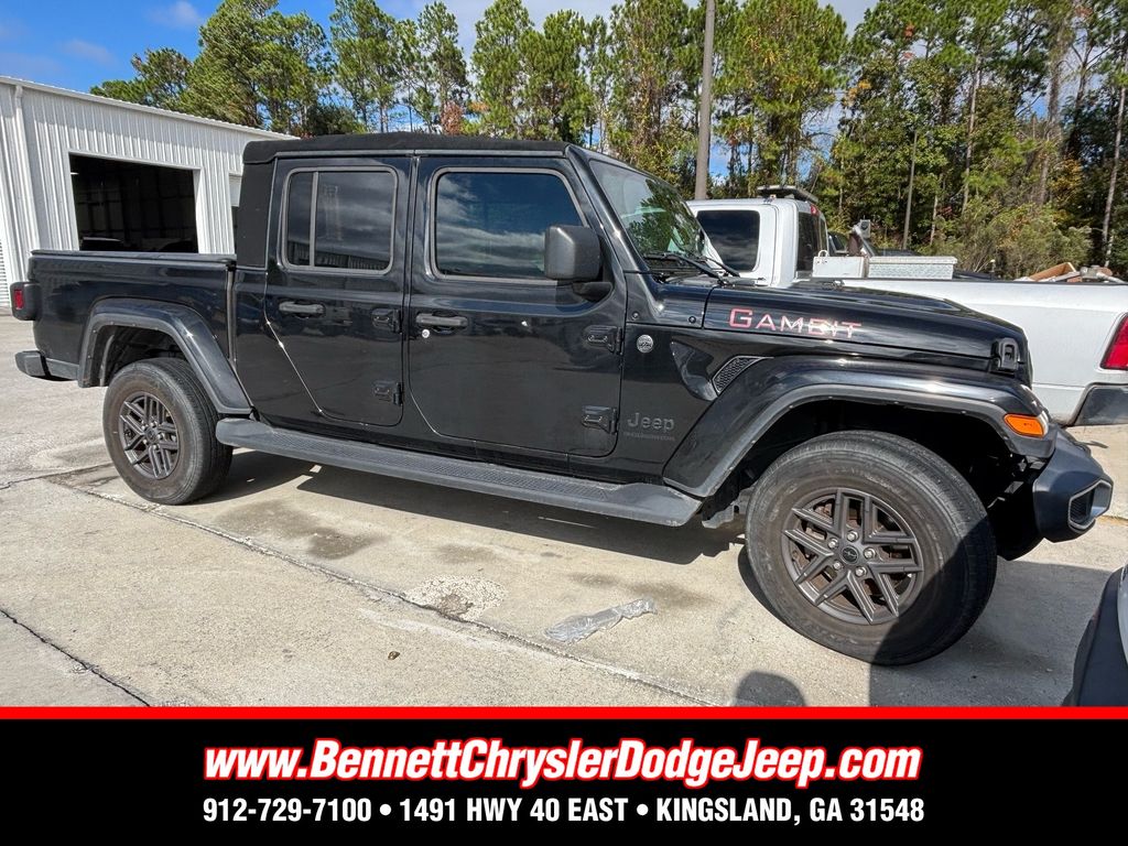 2024 Jeep Gladiator Sport S's photo