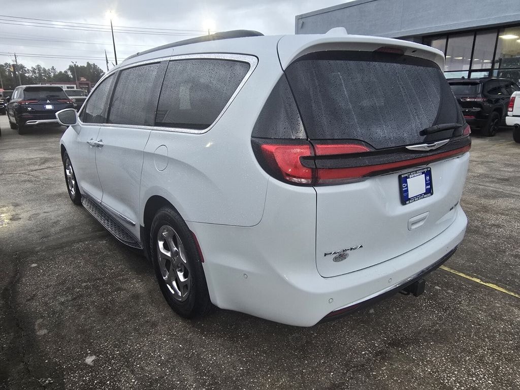 Used 2022 Chrysler Pacifica Limited Van Passenger Van