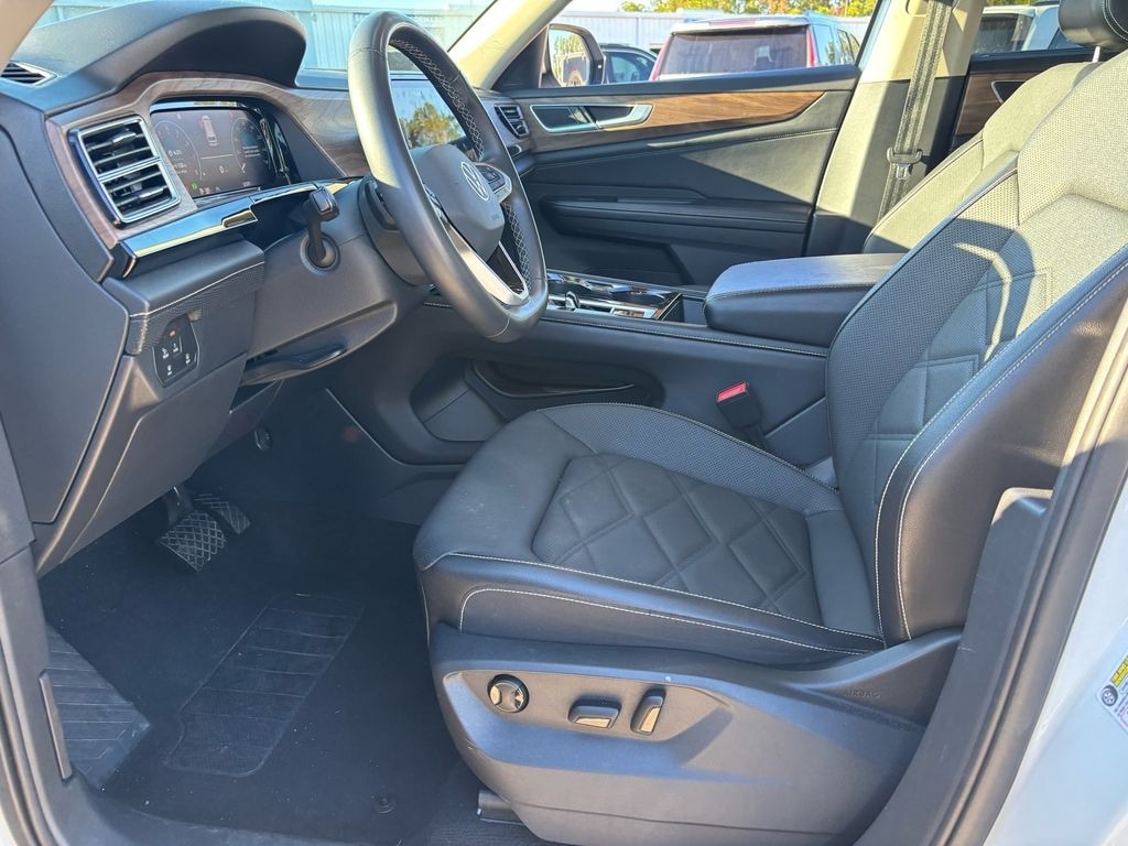 Used 2024 Volkswagen Atlas 2.0T SE w/Technology SUV