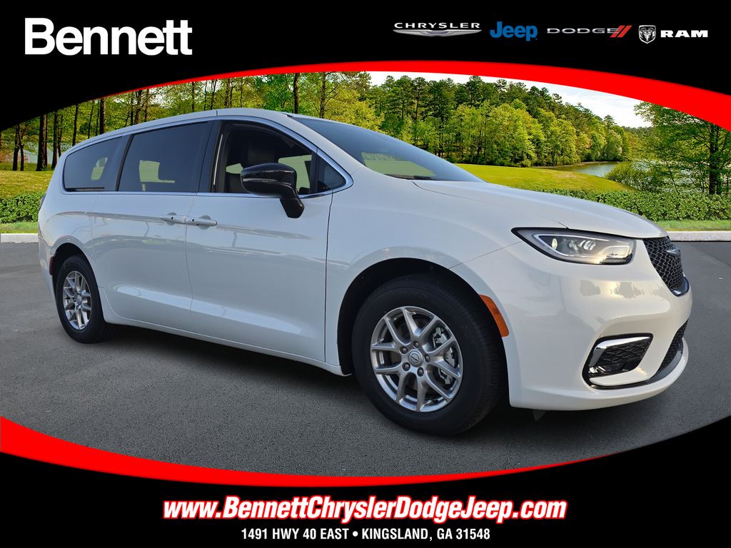 2026 Chrysler Pacifica Select's photo