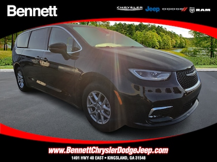 2023 Chrysler Pacifica Touring L Van Passenger Van
