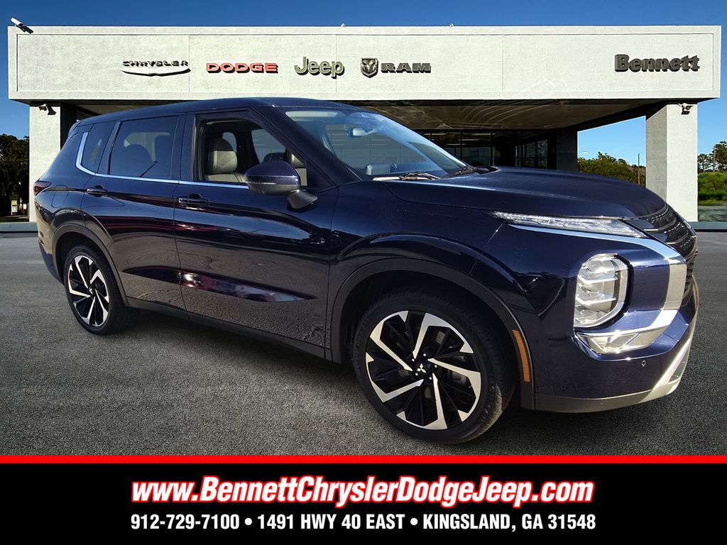 2024 Mitsubishi Outlander SE's photo