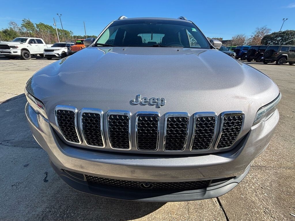 Used 2021 Jeep Cherokee Latitude SUV