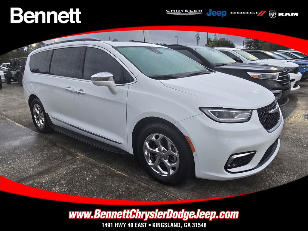 2022 Chrysler Pacifica Limited's photo
