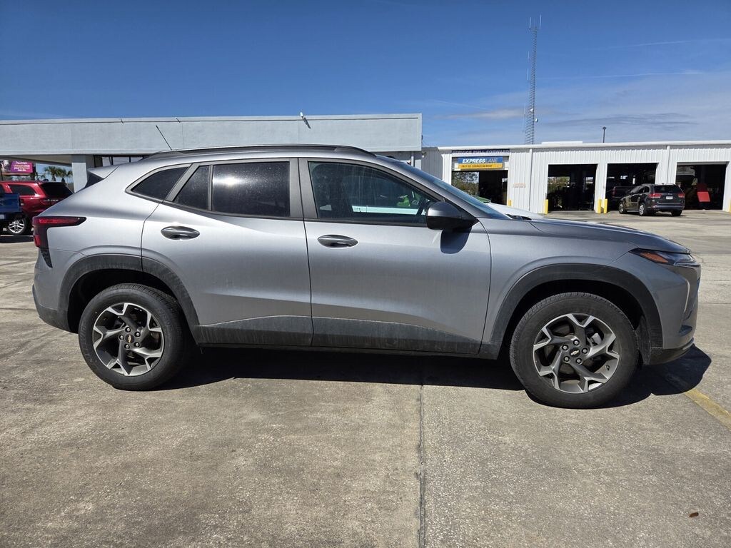 Used 2025 Chevrolet Trax LT SUV