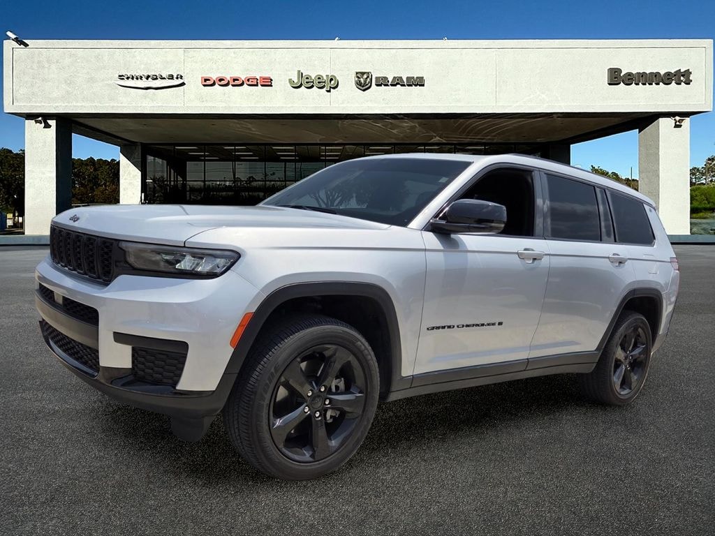 Used 2025 Jeep Grand Cherokee L Laredo SUV