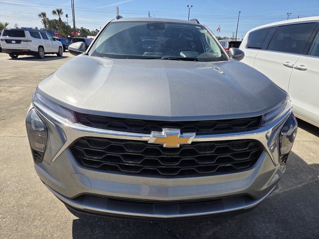 Used 2025 Chevrolet Trax LT SUV