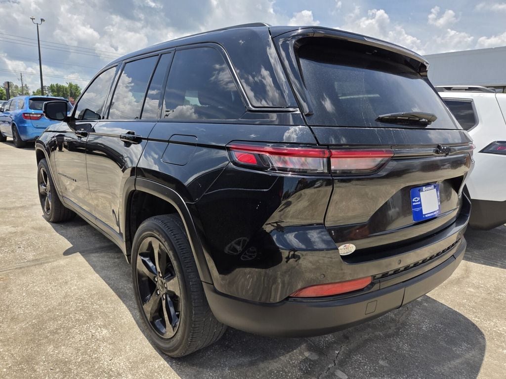 Used 2023 Jeep Grand Cherokee Laredo SUV