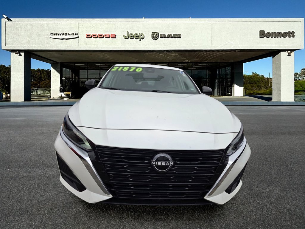 Used 2024 Nissan Altima 2.5 SV Sedan