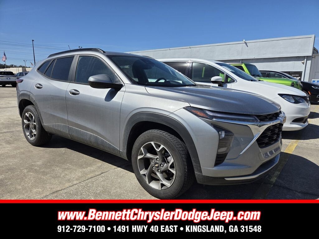 Used 2025 Chevrolet Trax LT SUV