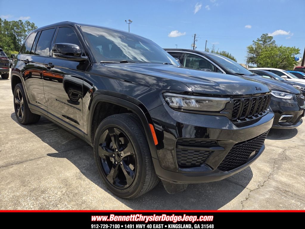 2023 Jeep Grand Cherokee Altitude's photo