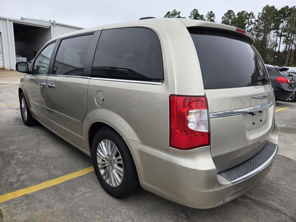 Used 2014 Chrysler Town & Country Limited Van