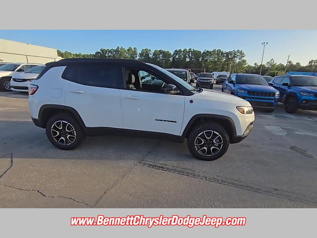 2025 Jeep Compass Trailhawk - Photo 37
