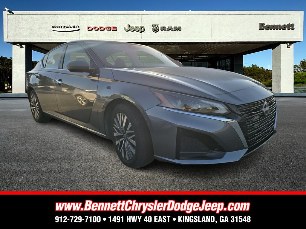 Used 2023 Nissan Altima 2.5 SV Sedan